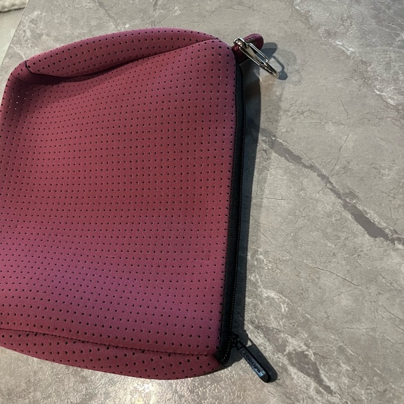 Pop Ups Essential Bag - Picture 2 of 4